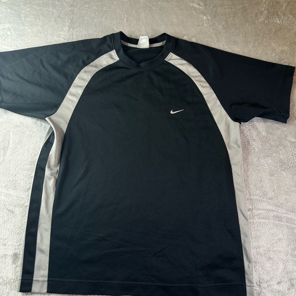 Nike Men's Black and Gray Short Sleeve Tee